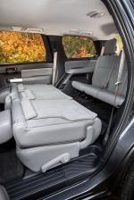 Toyota Sequoia SR5 2017 года